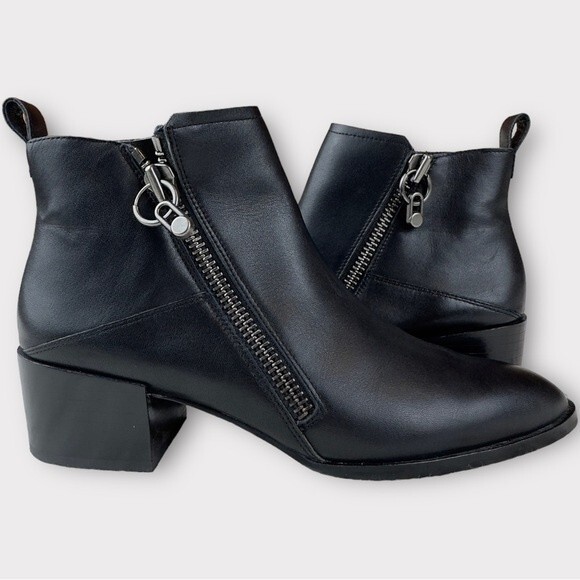 Donald J. Pliner Dante Zippered Black Leather
Booties in 7M -Like New - Picture 1 of 11